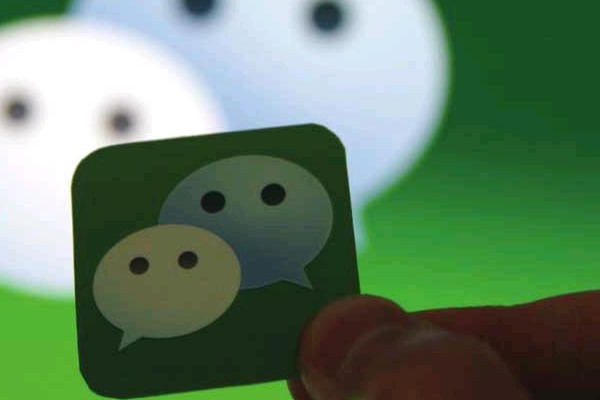 求助一下网友，网上有人收租微信号给我钱可信吗？